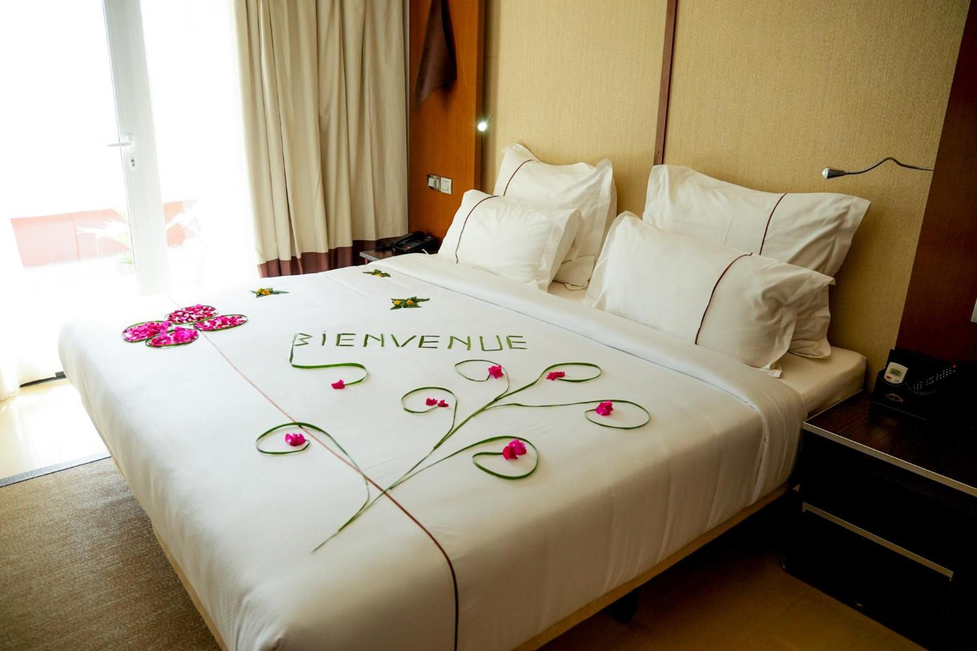 Iris Hotel Toubab Dialo Extérieur photo