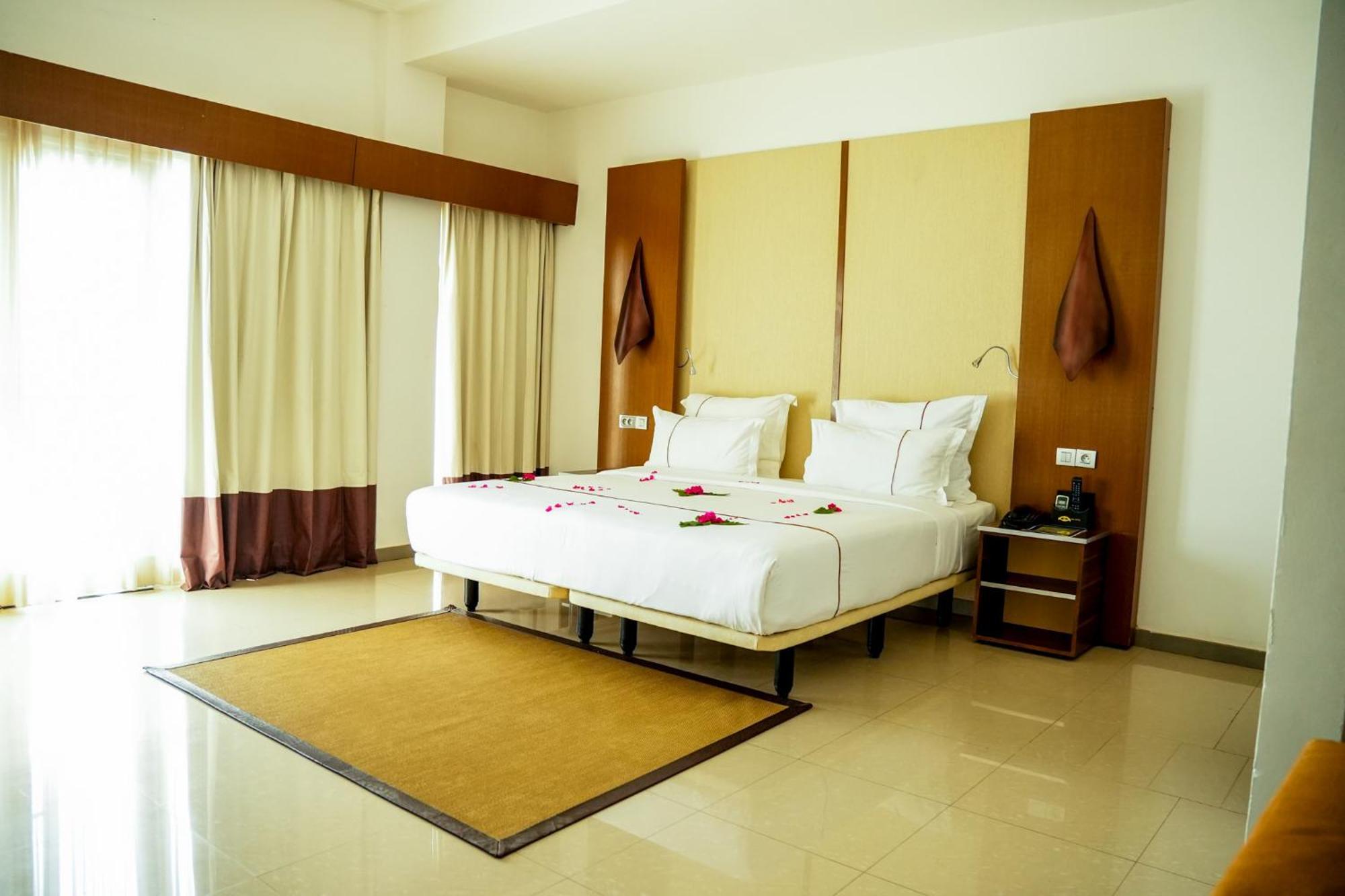 Iris Hotel Toubab Dialo Extérieur photo